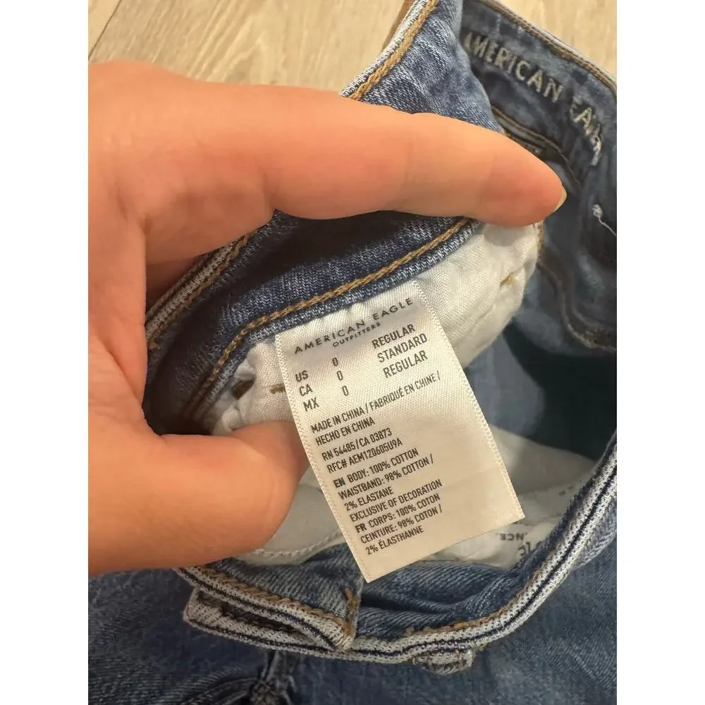 American Eagle medium wash Mom straight jean size 0